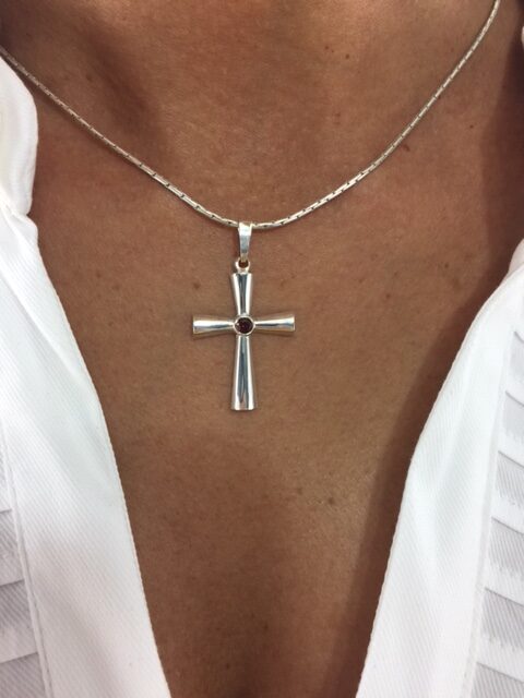 Kreuz-Anhänger Granat aus 925er Silber