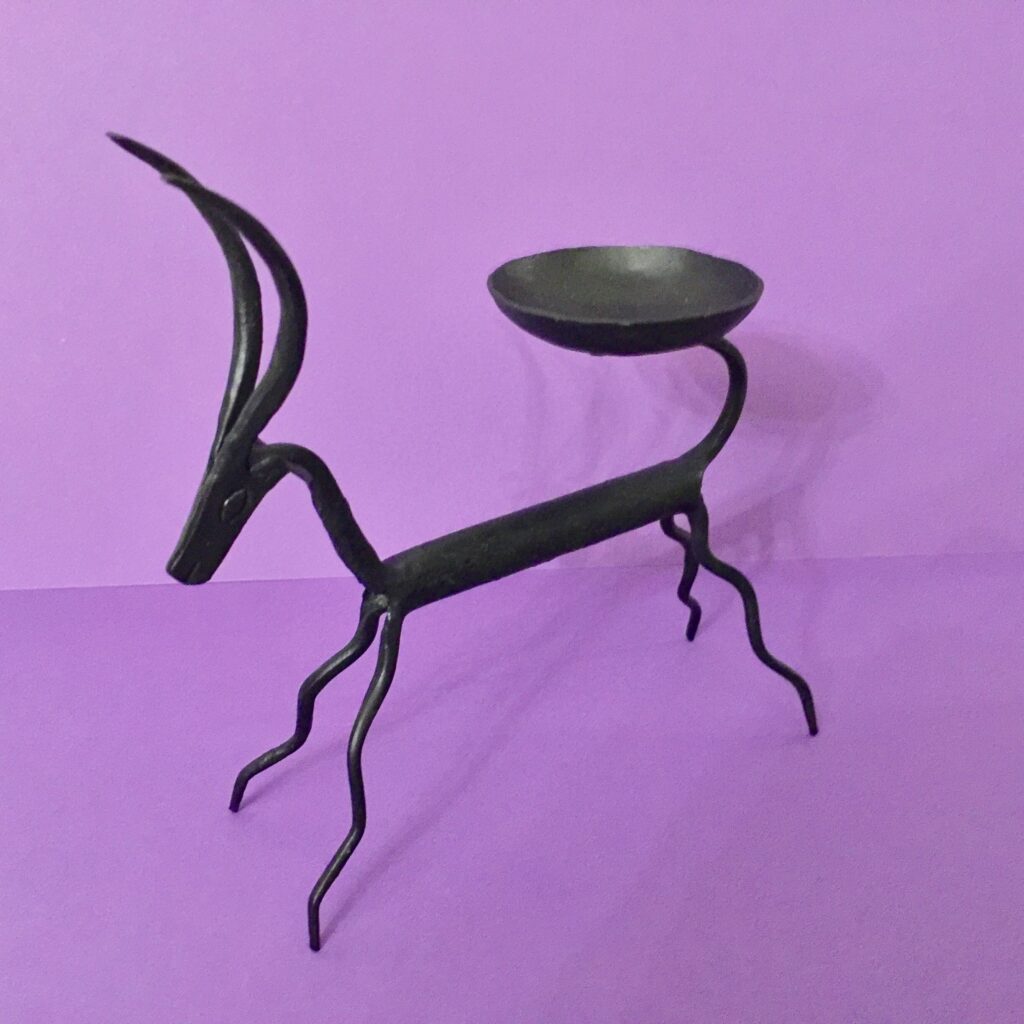 Hirsch-Kerzenhalter, geschwungenes Design, aus Schmiedeeisen