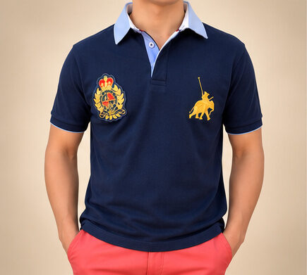 Blaues Poloshirt Kurzarm Herren mit Wappen-Stickerei – Fleur d'Héritage Schweizer Design