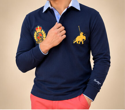 Blaues Poloshirt Langarm Herren mit Wappen-Stickerei – Fleur d'Héritage Schweizer Design